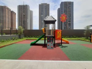 piso para playground ao ar livre